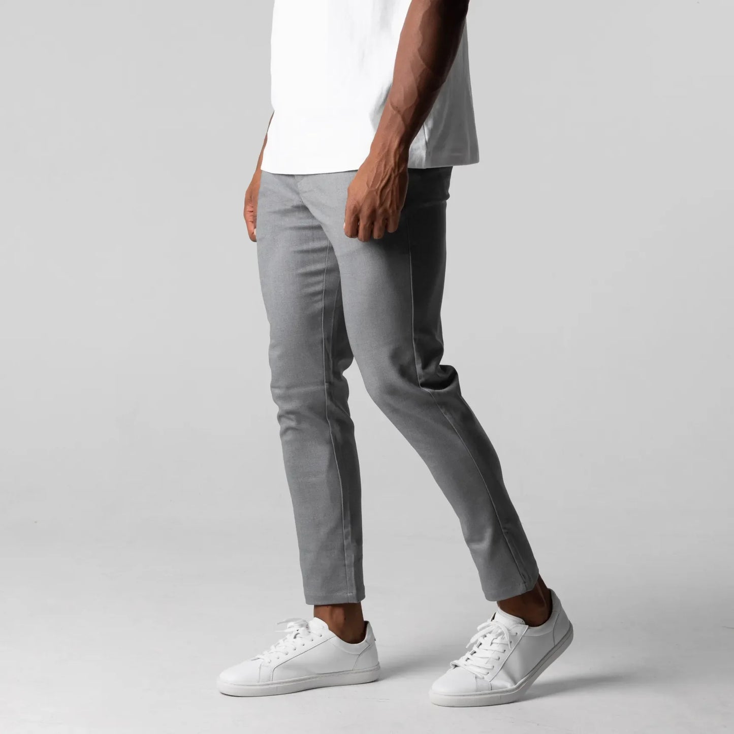 Pantalón Chino Urban™ — gris urbano, elegante y cómodo