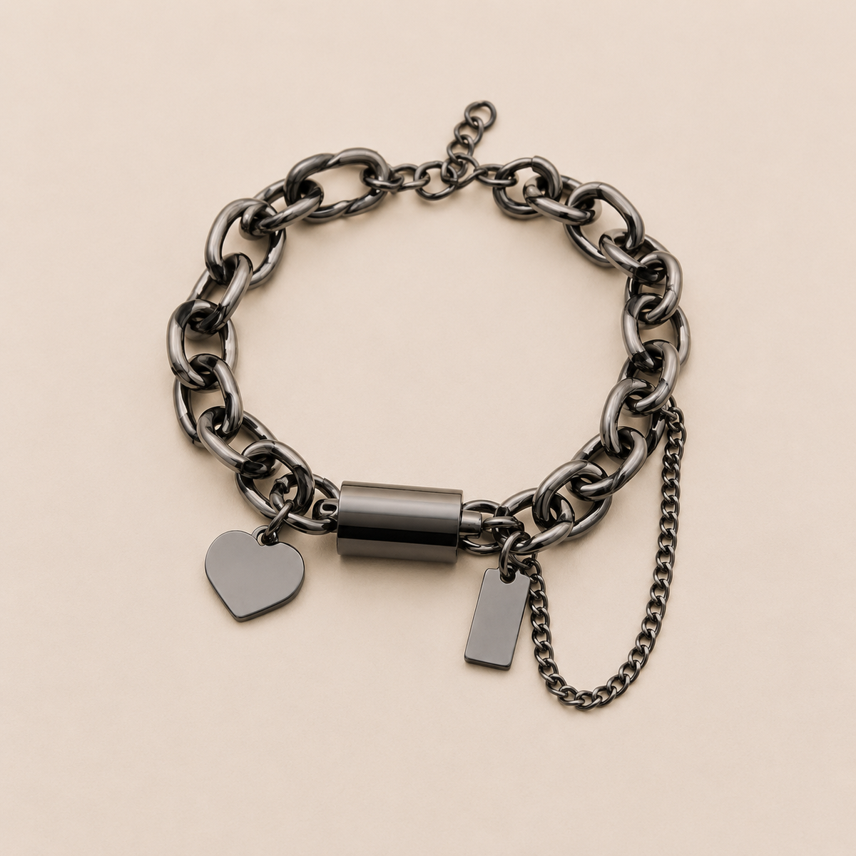Pulsera gruesa con corazón y candado