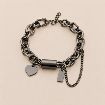 Pulsera gruesa con corazón y candado