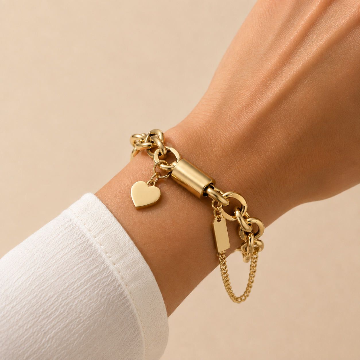 Pulsera gruesa con corazón y candado